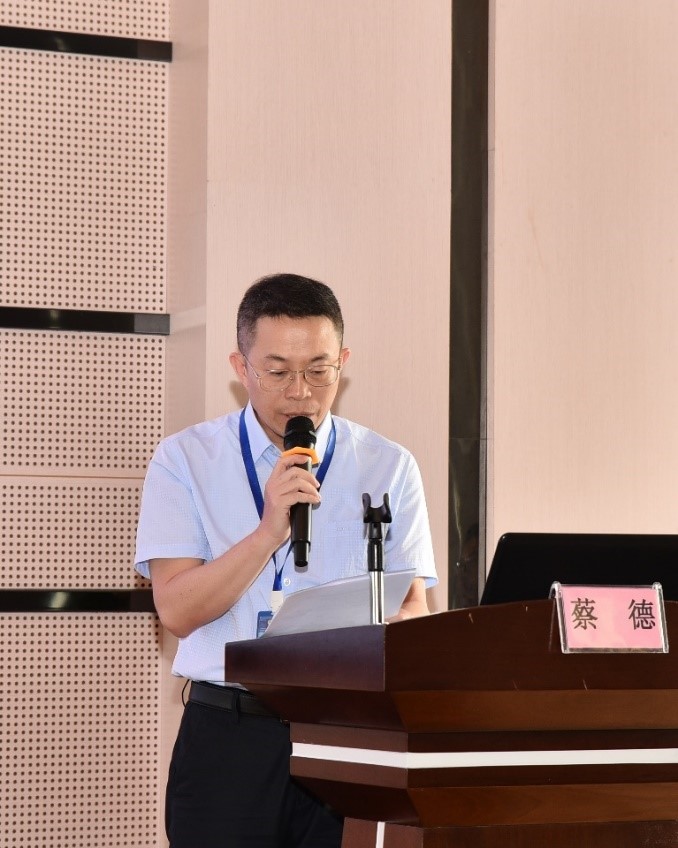 03廣東省藥學(xué)會粵東地區(qū)醫(yī)院藥學(xué)聯(lián)盟蔡德主任藥師致辭.jpg